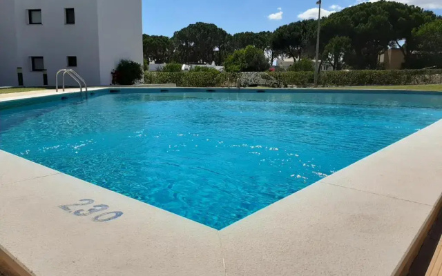 Tenis Golfmar 409A - pool view