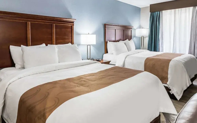 Farragut Inn & Suites