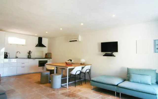 Modern House With Roof Terrace, Near the Popular St. Maxime