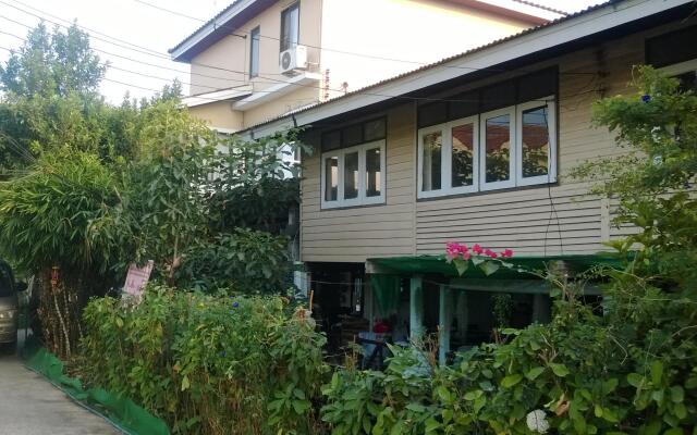 Отель Phurahong Homestay вид на фасад
