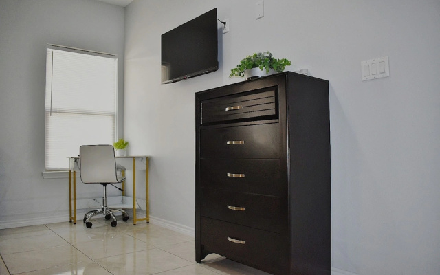 Elegant Apartment 10 min to Mercedes Outlets