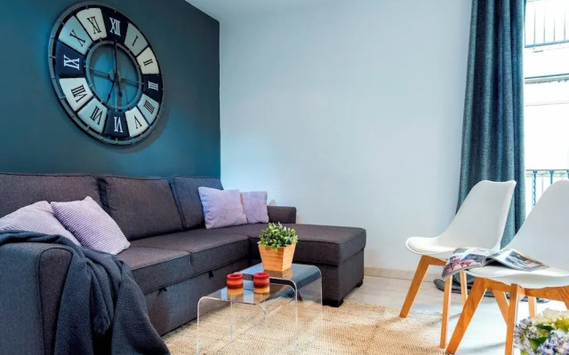 Cozy 1 BD Apartment in Perfect Location Albareda II