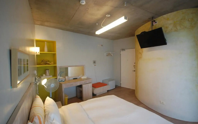 Orange Moon Inn