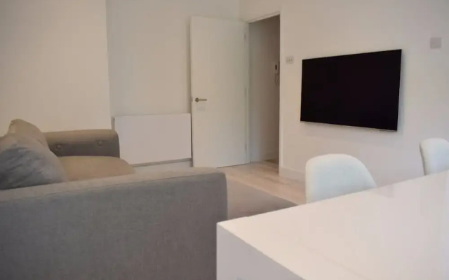 Stylish 2 Bedroom Apartment in Queen's Park