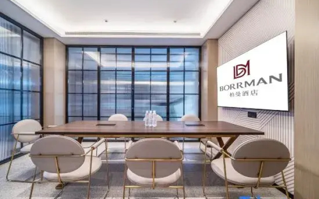 Guzhen Romantic Journey Hotel (Touzhi Building)