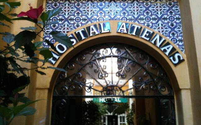 Отель Hostal Atenas вид на фасад
