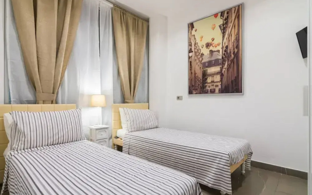 Luxury 5 Bedrooms In The Heart of Milan