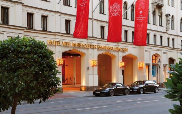 Отель Vier Jahreszeiten Kempinski München Германия, Мюнхен - 13 отзывов об отеле, цены и фото номеров - забронировать отель Vier Jahreszeiten Kempinski München онлайн вид на фасад