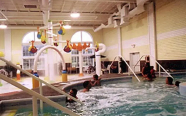 Grand Mackinaw Beachfront and Waterpark