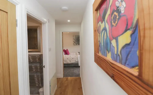 Yewdale View Apartment