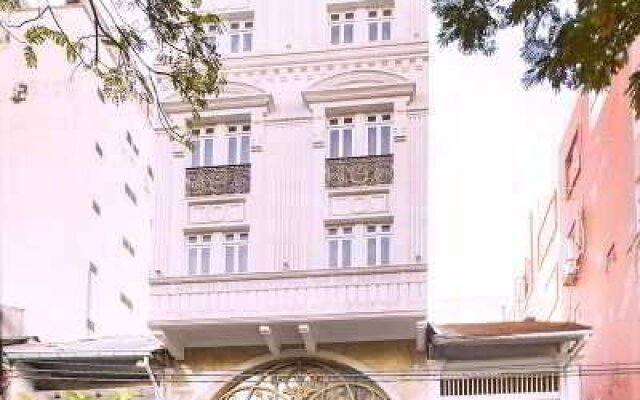 A & Em Hotel - 19 Dong Du вид на фасад