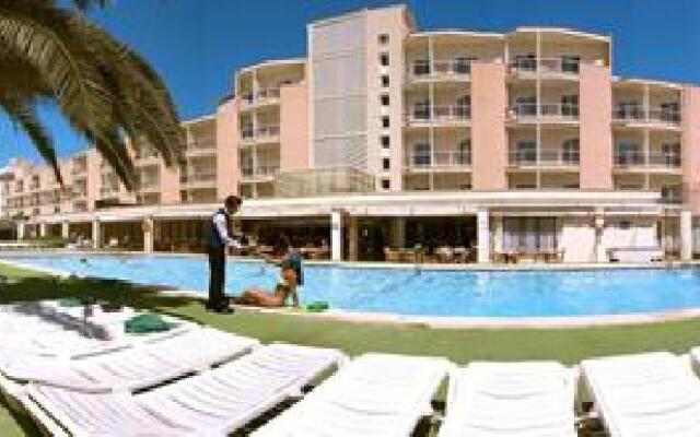 Отель Globales Playa Santa Ponsa вид на фасад