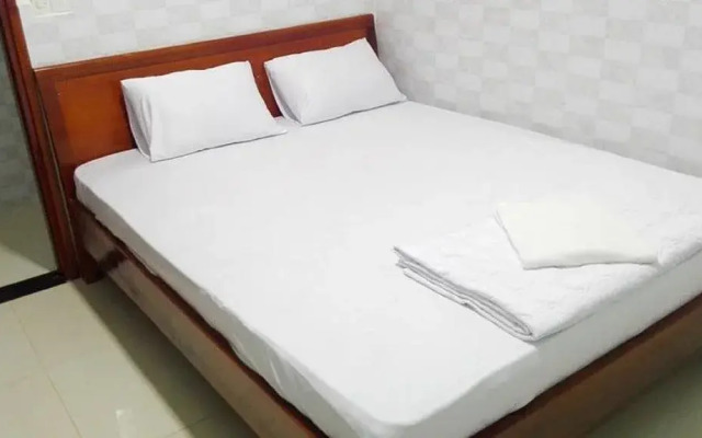 Gold Hotel