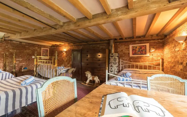 Rustic holiday home in Reepham with Garden