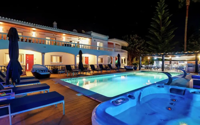 Wonderful Apartment in Lagos with Hot Tub