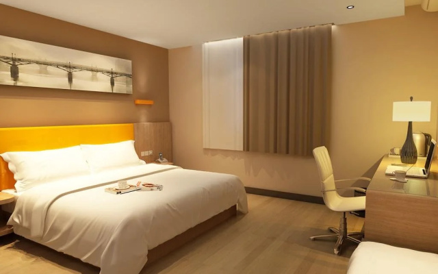 IU Hotel Tianjin Jinghai Shengli Street Branch