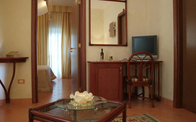 Hotel Baia Dei Faraglioni