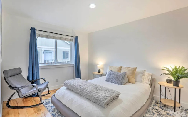 Pet-friendly Bend Home w/ Hot Tub & Patio!