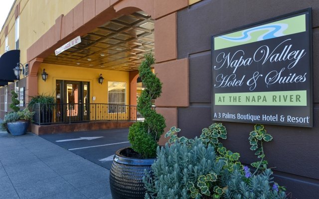 Отель Napa Valley Hotel & Suites США, Напа - отзывы, цены и фото номеров - забронировать отель Napa Valley Hotel & Suites онлайн вид на фасад