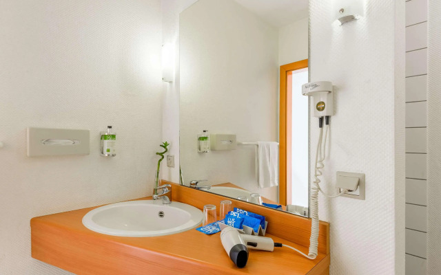 Отель Courtyard by Marriott Dortmund