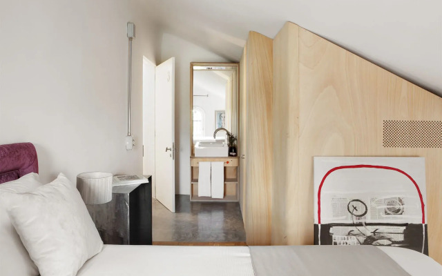 Box art hotel