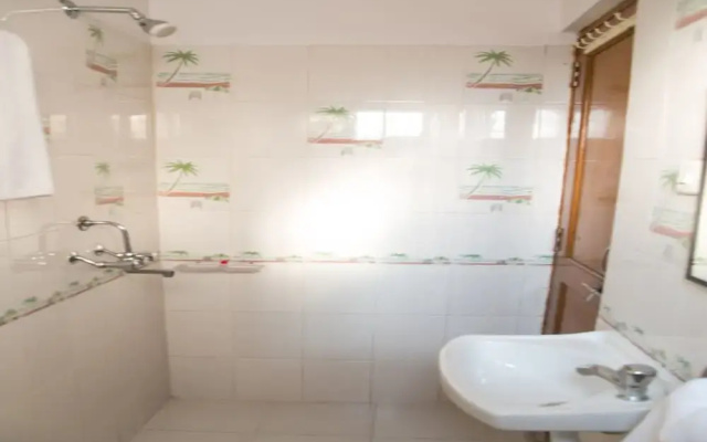 OYO 11933 Home Classic 3BHK near Geetanjali Hospital