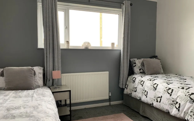 House - Sleeps 5, Parking & Private Garden