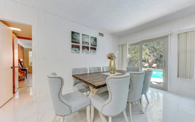 Spacious Jacksonville Home: 6 Mi to Downtown!