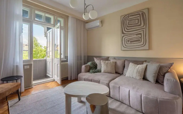 Elegant 3BR Flat Steps From Romanian Athenaeum