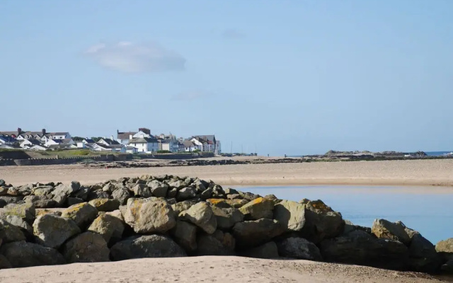 Maelog, 14 Tides Reach