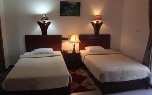 Green Desert Hotel