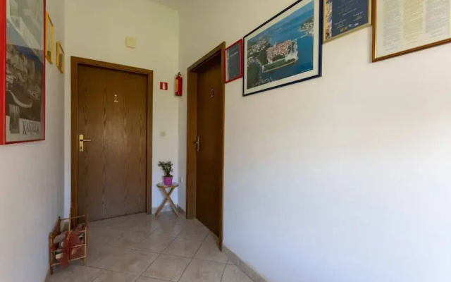 Bright and Spacious Apartment With Terrace in Kastel Stafilic