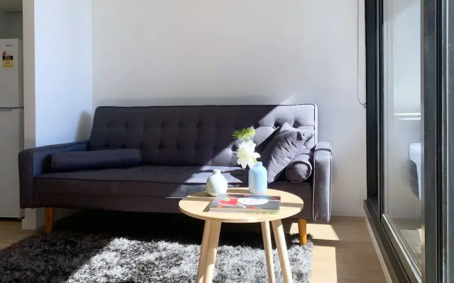 Stunning Newly Furnished 2 Bedrooms Apartment