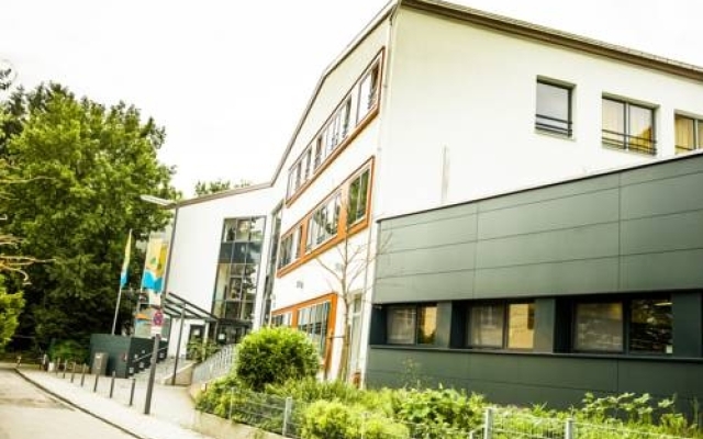 Hi Munich Park Youth Hostel Мюнхен вид на фасад
