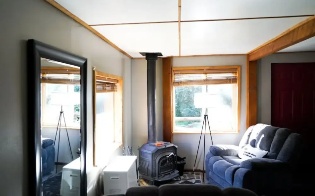 Hope Alaska's Bear Creek Lodge
