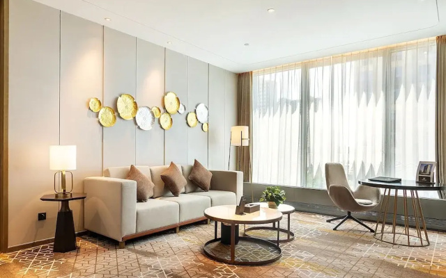 Datong Xinyu Crown Hotel
