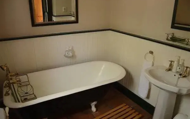 Bellevue Manor Guest House & Wellness Spa Retreat