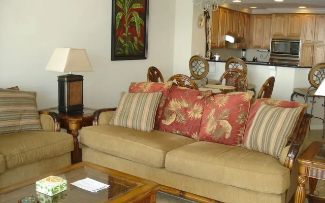 Colonnades 502