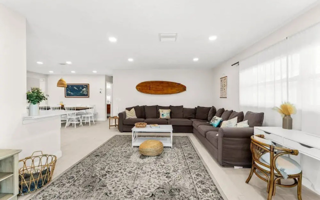 368 Carmine Dr