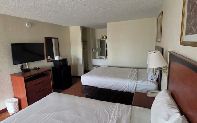 Deluxe Inn Shamrock