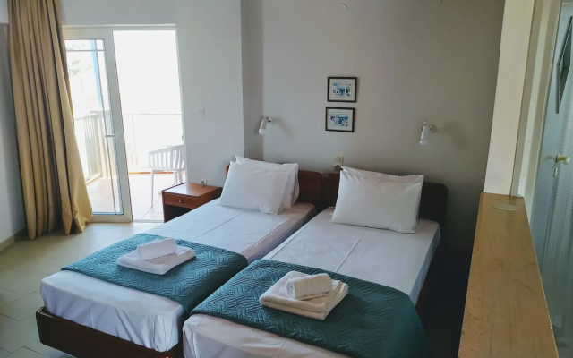 Room in Guest Room - Girogiali Beach Hotel