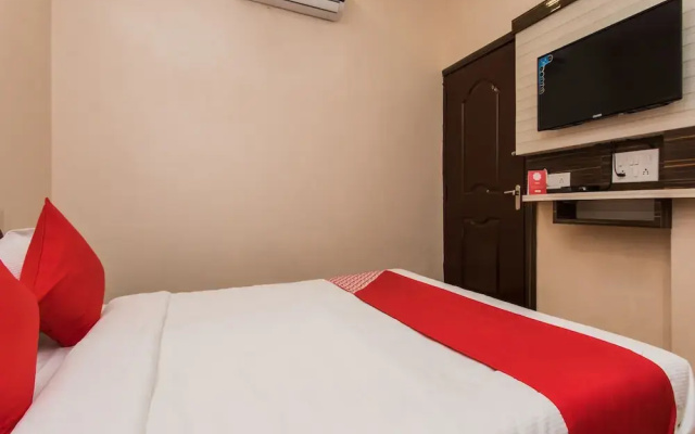 OYO 12161 Hotel Madhur Inn