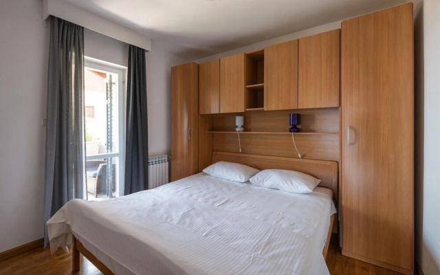Beautiful Home in Ravni With Wifi and 3 Bedrooms