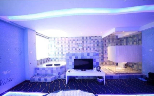 Waltz Hotel
