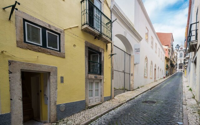 Апартаменты Lisbon Low Cost Apartments вид на фасад