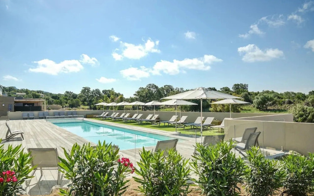 Lecci Apartment With Outdoor Pool