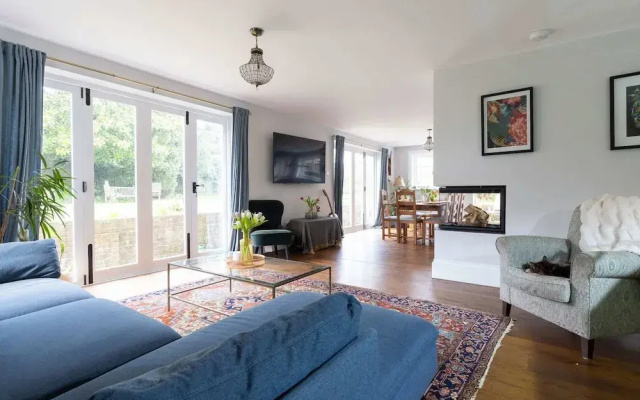 Country Retreat - Sleeps 14 - Large Garden