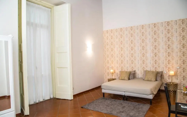 Largo Donnaregina Home