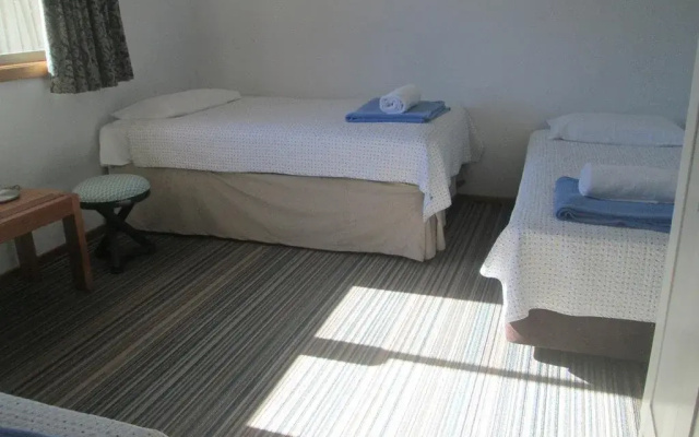 Hawks Nest Motel