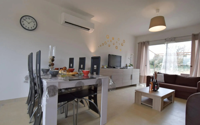 Charming villa in Montmeyan with garden and private pool